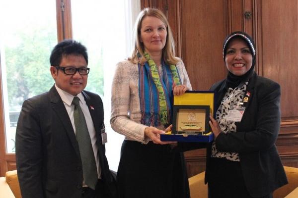 Ketua Badan Kerja Sama Antar Parlemen (BKSAP) DPR RI Nurhayati Ali Assegaf melakukan Bilateral meeting dengan Mari Kiviemi, Deputi Sekretaris Jenderal Organization for Economic Cooperation and Development (OECD).