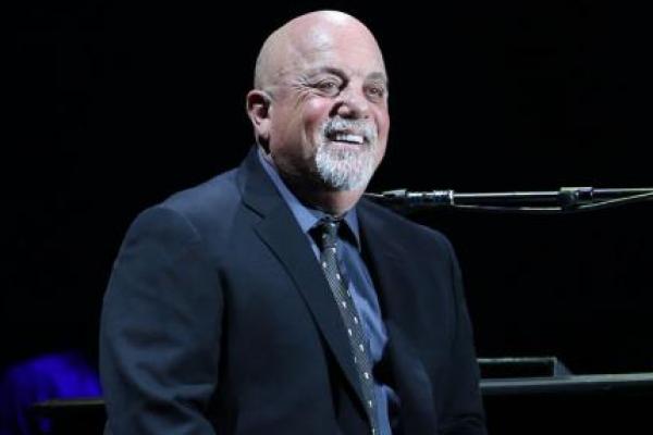 Billy Joel lahir di New York, 9 Mei 1949 merupakan penyanyi berkebangsaan Amerika Serikat. Ia dikenal luas pertama kali dari hit Just The Way You Are pada dekade 1970-an.