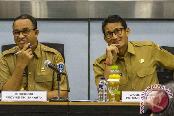 Pasca menjabat sebagai gubernur dan wakil gubernur DKI Jakarta, Anies Baswedan dan Sandiaga Uno menyatakan akan menepati janji kampanyenya untuk menghentikan proyek reklamasi di Teluk Jakarta.