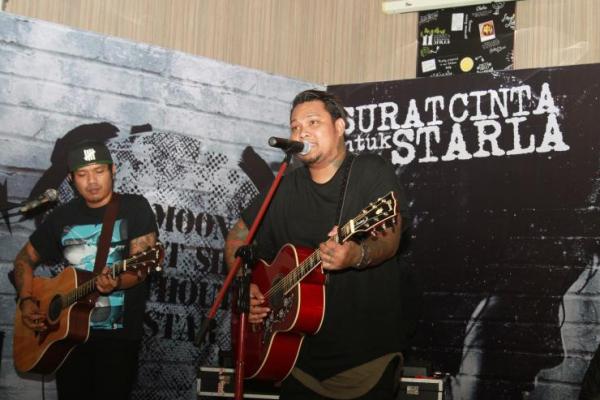 Dalam album tersebut juga dimasukkan lagu berjudul