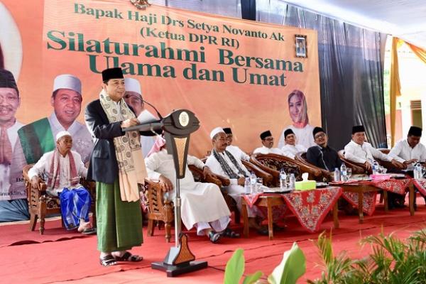 Ketua DPR Setya Novanto (Setnov) dan rombongan tiba di Kabupaten Probolinggo untuk menghadiri peringatan Hari Santri Nasional di Pondok Pesantren Syekh Abdul Qodir Al Jailani.