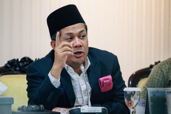 Wakil Ketua DPR RI Fahri Hamzah merasa miris melihat sikap Presiden Jokowi, yang tidak mengganggap penting keberadaan RUU Daerah Kepulauan yang telah diperjuangkan olehnya. Sebab sampai sekarang RUU tersebut tidak juga disahkan menjadi UU.