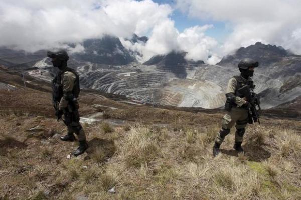 Kedua anggota mengalami luka tembak saat kontak tembak antara Brimob dengan kelompok kriminal bersenjata (KKB) di kawasan gunung Sangker, Utikini, Tembagapura.