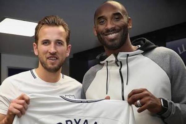 Pemain berusia 39 tahun itu hadir di Stadion Wembley pada Minggu (22/10) malam saat pemain internasional Inggris itu membantu Spurs menang 4-1 atas Liverpool.