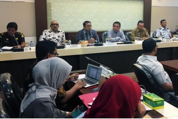 Tim Pemantau Pelaksanaan UU No. 11 Tahun 2006 tentang Pemerintahan Aceh melaksanakan kunjungan kerja dalam rangka pelaksanaan fungsi pengawasan DPR RI ke Provinsi Banda Aceh, Senin (23/10).