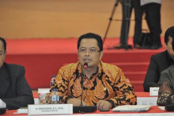 Dalam sambutannya, Mahyudin mengungkapkan bahwa bidang pendidikan di Indonesia harus lebih diperhatikan lebih serius untuk saat ini dan ke depannya.