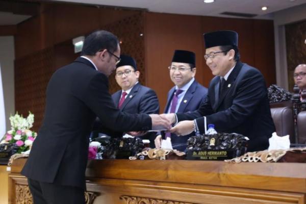 Dewan Perwakilan Rakyat (DPR) RI menyetujui Rancangan Undang-Undang (RUU) Pelindungan Pekerja Migran Indonesia (PPMI) disahkan menjadi Undang-Undang. Persetujuan diambil melalui Rapat Paripurna DPR RI