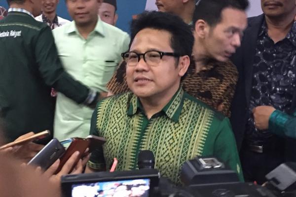 Ketum PKB Muhaimin Iskandar (Cak Imin) membantah pernyataan Ketua MPR Zulkifli Hasan terkait persetujuan lesbian, gay, biseksual dan transgender (LGBT) oleh sejumlah fraksi di DPR.