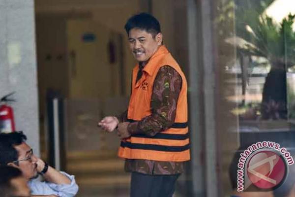 Selain itu, tidak kooperatif lantaran tidak mengakui perbuatannya.
