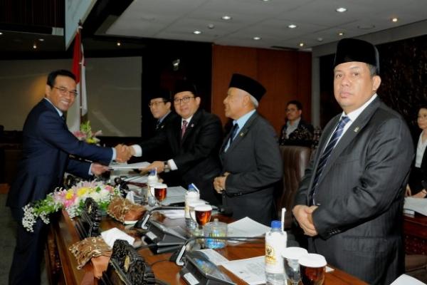 Rapat Paripurma DPR RI menyetujui Rancangan Undang-Undang (RUU) tentang Pengesahan Protokol Perubahan Persetujuan Marrakesh mengenai Pembentukan Organisasi Perdagangan Dunia menjadi Undang-Undang.