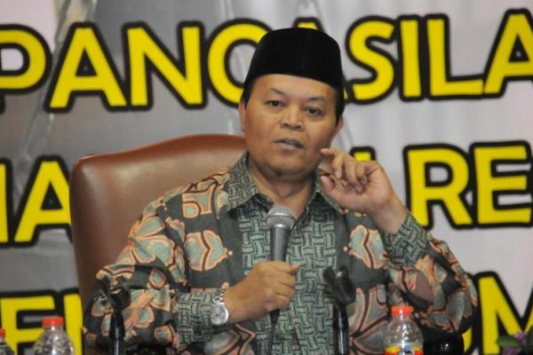 MPR yang terdiri sebagai anggota DPR dan DPD, mereka mempunyai kesibukan yang luar biasa dalam menjalankan tugas sebagai wakil rakyat