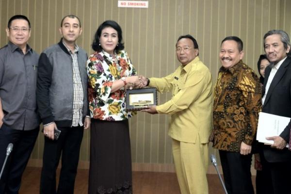Rencana pembangunan Gedung DPR RI yang akan dimulai tahun depan menjadi isu utama kunjungan Badan Urusan Rumah Tangga (BURT) DPR ke Provinsi Sumatera Barat.