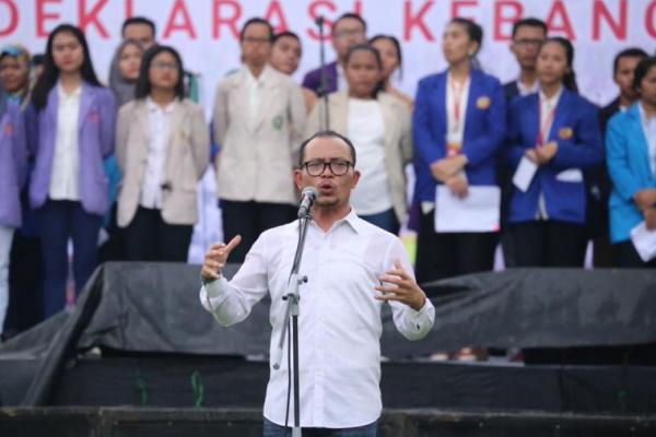 Kuliah akbar dalam rangka memperingati Hari Sumpah Pemuda itu digelar di stadion Sumantri Brojonegoro.