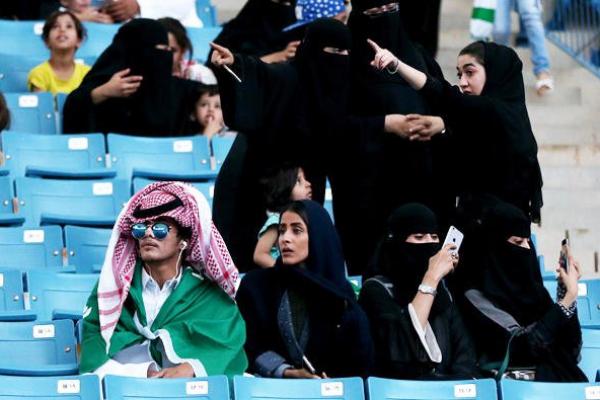 Otoritas Olahraga Umum kerajaan tersebut mengatakan, tiga stadion khusus laki-laki di ibu kota, Riyadh, Jeddah di Laut Merah, dan kota timur Dammam.