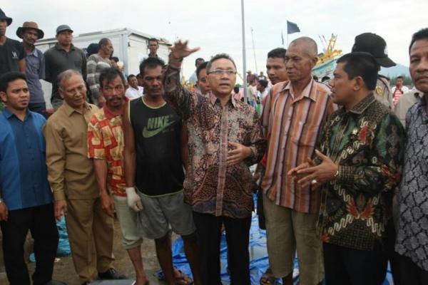 Menanggapi curhat nelayan dan pedagang Ikan, Zulkifli Hasan mendukung penuh modernisasi manajemen penangkapan sampai penjualan Ikan di seluruh Indonesia