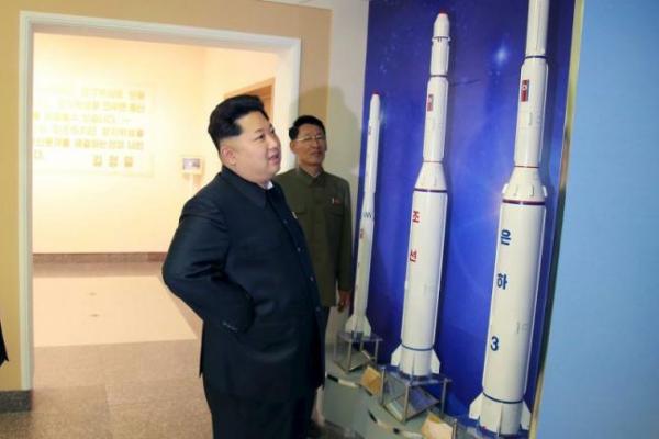 Media mengklaim Korea Utara telah melangkah ke tahap pengembangan satelit kerja bersamaan dengan Kwangmyongsong-4 yang berhasil ditempatkan di orbit pada Februari tahun lalu
