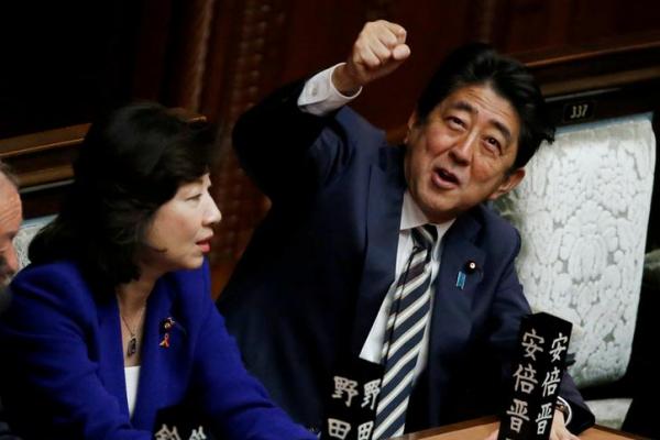 Komentar Abe tampaknya menyiratkan bawah sistem yang mengaharuskan Jepang membayar USD4,2 miliar selama tiga dekade akan dibatalkan sama sekali.