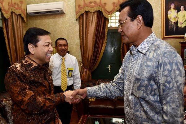 Ketua DPR RI Setya Novanto bertemu dengan Raja Keraton Nyayogyakarta Hadiningrat, sekaligus Gubernur Daerah Istimewa Yogyakarta, Sri Sultan Hamengkubuwono X, di kediaman Sri Sultan di lingkungan Keraton Yogyakarta.