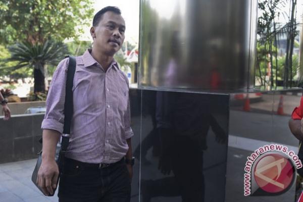 KPK telah menetapkan ketiganya sebagai tersangka dalam kasus inu. Arief disangkakan sebagai pihak penerima suap. Sedangkan Jarot dan Hendarwan sebagai pemberi suap.