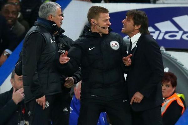 Mantan bek tengah Manchester United, Nemanja Vidic menyatakan bahwa rival terbesar The Red Devils