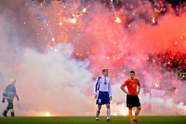 Otoritas sepak bola tertinggi di Eropa (UEFA) memberikan sanksi kepada Athletic Bilbao dan Spartak Moskow.