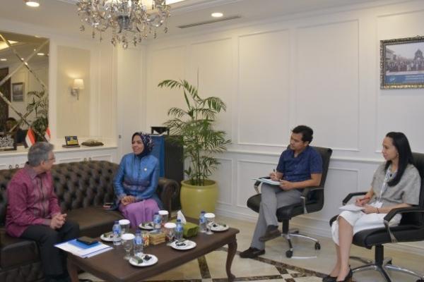 Ketua Badan Kerja Sama Antar Parlemen (BKSAP) DPR RI Nurhayati Ali Assegaf membahas perkembangan krisis kemanusiaan yang dialami etnis Rohingya dengan perwakilan Komisioner Tinggi PBB untuk Pengungsi atau UNHCR Thomas Vargas.