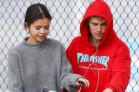 Justin dan Kourtney Berhubungan, Selena Ketar-Ketir