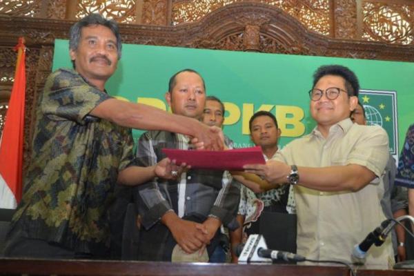 Petani tembakau meminta Cak Imin untuk menjelaskan pada Presiden Jokowi agar membatalkan kenaikan cukai rokok.