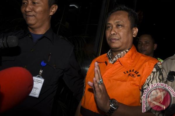 Dalam surat dakwaan, Tarmizi mengklaim dirinya telah dipercaya oleh hakim. Tarmizi juga meminta agar uang suap segera diberikan.