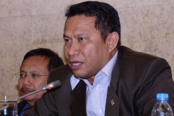 Tim Kunker Komisi V DPR RI dipimpin langsung Ketua Komisi Fary Djemi Francis menghadiri peresmian bangunan pengamanan Pantai Namosian, Kelurahan Namosian, Kecamatan Alak, Kota Kupang, Nusa Tenggara Timur (NTT).