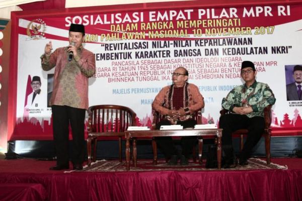Hidayat Nur Wahid mengharap agar semua warga Indonesia mengenal para pahlawan untuk menumbuhkan kecintaannya kepada NKRI