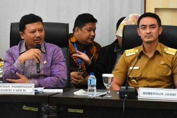 Ketua Tim Kunjungan Kerja Komisi V yang juga Wakil Ketua Komisi V DPR RI Sigit Sosiantomo menegaskan perlunya kerjasama antar kementerian termasuk perjuangan dari anggota DPR RI Dapil Jambi untuk pembangunan di Jambi.