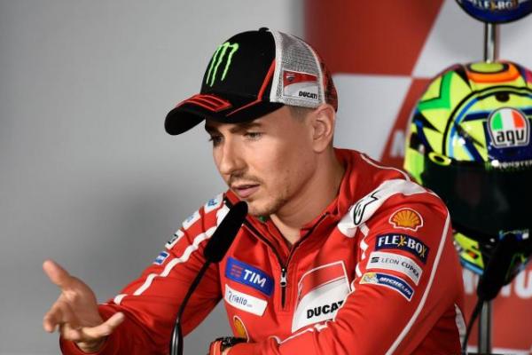 Lorenzo dinilai tak menghiraukan pesan yang dikirim Ducati melalui papan dashboard,