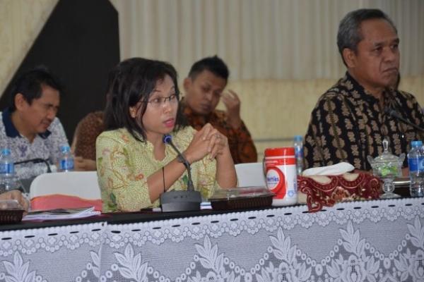 Anggota Komisi III DPR RI Erma Suryani Ranik selain mengapresiasi kinerja Kapolda Kalimantan Barat terkait banyaknya terobosan-terobosan dalam penegakan hukum, dirinya meminta Polda Kalbar bersikap adil kepada seluruh kontestan Pilkada Kalbar.
