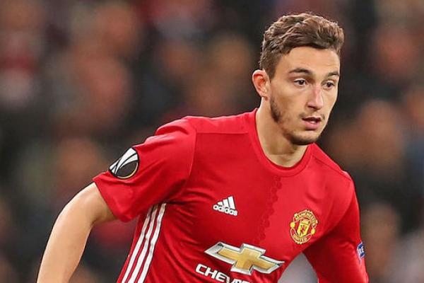 Darmian berhasil menuntaskan kepindahan dari Manchester United (MU), dengan menandatangani kontrak jangka panjang dengan klub Serie A, Parma.