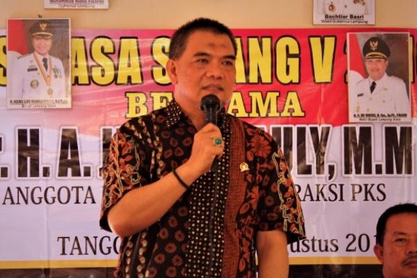 Anggota Komisi XI DPR RI Ahmad Junaidi Auly meminta Bea Cukai Bandar Lampung untuk lebih pro aktif mendorong para pelaku Usaha Mikro Kecil dan Menengah (UMKM) yang ada di Lampung agar bisa go international dengan memberikan kemudahan ekspor.