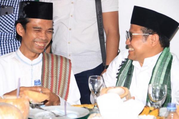 Ustad Shomad mengatakan pemerintah saat ini cukup mengapesiasi peran santri dalam membangun Indonesia dengan menetapkan hari santri yang jatuh pada 22 Oktober.