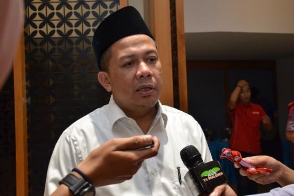 Wakil Ketua DPR Fahri Hamzah dan Fadli Zon dilaporkan ke Polda Metro Jaya atas tudingan pelanggaran Undang-Undang Informasi dan Transaksi Elektronik (UU ITE).
