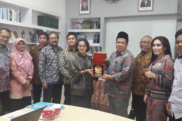 Wakil Ketua DPR RI Koordinator Bidang Kesejahteraan Rakyat Fahri Hamzah memimpin rombongan anggota DPR RI berkunjung ke Brunei Darussalam selama tiga hari hingga Jum`at (17/11).