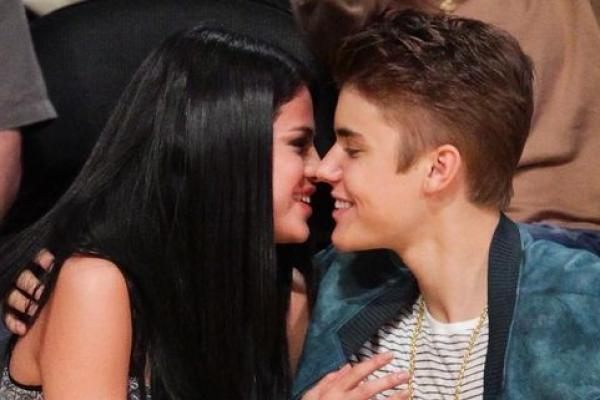  Justin Bieber senang akhirnya Selena Gomez kembali beraksi di atas panggung.