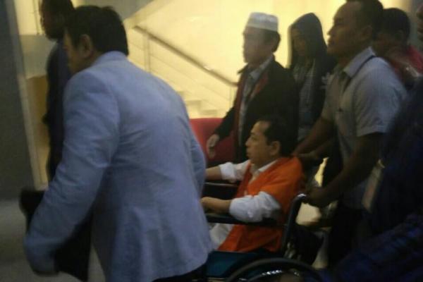 Pemindahan ini setelah dalam jumpa pers sebelumnya, Direktur RSCM dr H Soerjono menyatakan bahwa perawatan Setnov sudah selesai oleh tim dokter rumah sakit.
