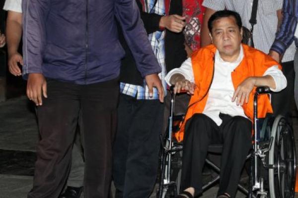 Novanto dijebloskan ke jeruji besi rumah tahanan KPK usia menjalani pemeriksaan perdana dengan statusnya sebagai tersangka.