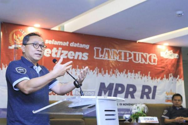 Zulkifli Hasan yang juga Ketua Umum PAN ini mengajak netizen agar menggunakan media sosial sebagai sarana edukasi politik pada masyarakat