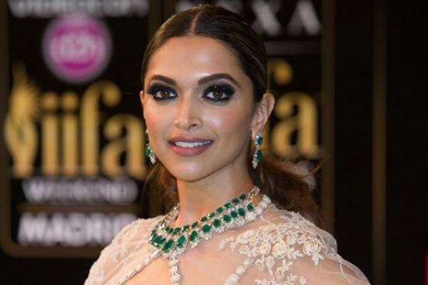 Nyawa artis India Deepika Padukhone sedang terancam. Kepalanya dilelang oleh kelompok Hindu konservatif seharga Rp20 miliar.