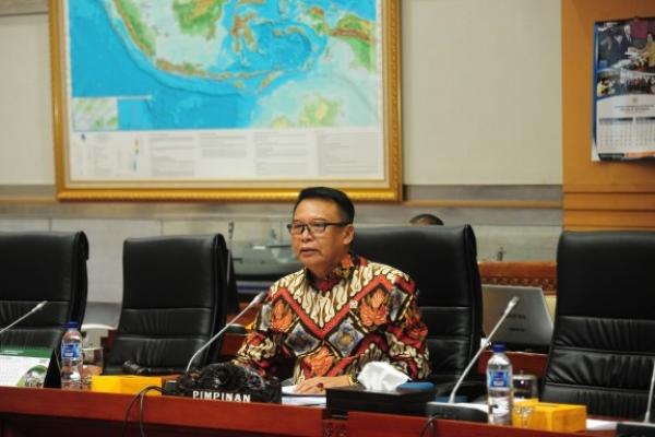 Anggota Komisi I DPR RI TB Hasanuddin mengapresiasi kebijakan Presiden Jokowi yang mengambil langkah Pembatasan Sosial Berskala Besar (PSBB) dalam penanganan dan pencegahan penyebaran virus corona atau covid-19 di Indonesia.