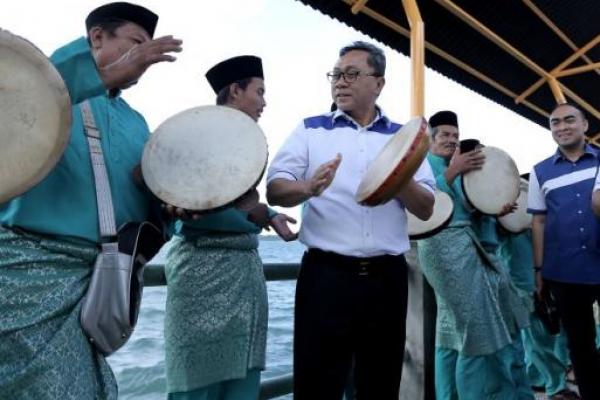 Ketua MPR Zulkifli Hasan berkunjung ke Pulau Penyengat, tempat lahirnya Pujangga Melayu Raja Ali Haji yang menjadi cikal bakal bahasa Melayu dan Bahasa Indonesia