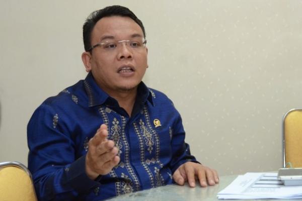 Komisi IX DPR mengingatkan pemerintah untuk mengantisipasi penyebaran cepat transmisi lokal virus Corona varian Omicron di tanah air. Mengingat, penularan varian omicron bisa berpotensi cepat di Indonesia.