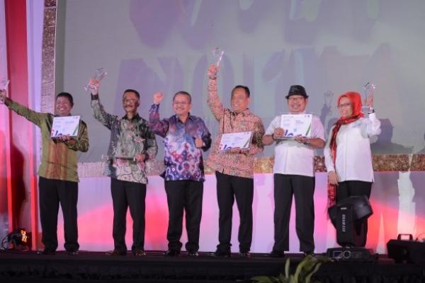 Sekretariat Jenderal dan Badan Keahlian DPR RI meraih penghargaan stand terinovatif dalam acara Sinergi Aksi Informasi dan Komunikasi Publik (SAIK) Kemkominfo  yang berlangsung, Selasa-Kamis (21-23 November 2017) di Sumatera Selatan, Palembang.