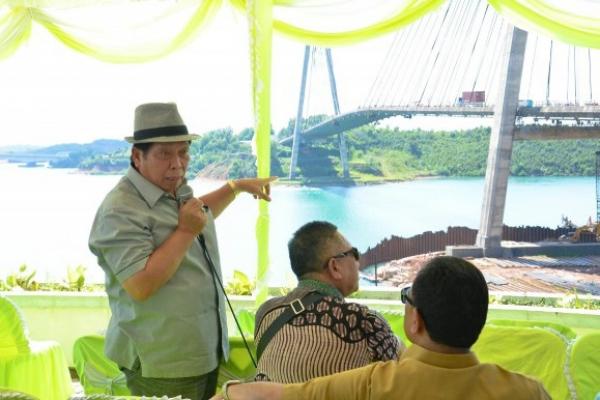 Jembatan Barelang merupakan Icon special di Batam, baik oleh warga Batam maupun wisatawan dari dan ke Singapura serta negara lain. Oleh karena itu pemerintah perlu mengkaji ulang biaya dengan jelas dan maksimal mengenai pemeliharaan Jembatan Barelang.