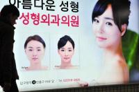 Dianggap Menyimpang, Seoul Metro Hapus Iklan Operasi Plastik